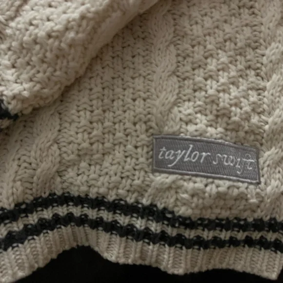 Taylor Swift Folklore re-release cardigan - Picture 2 of 6